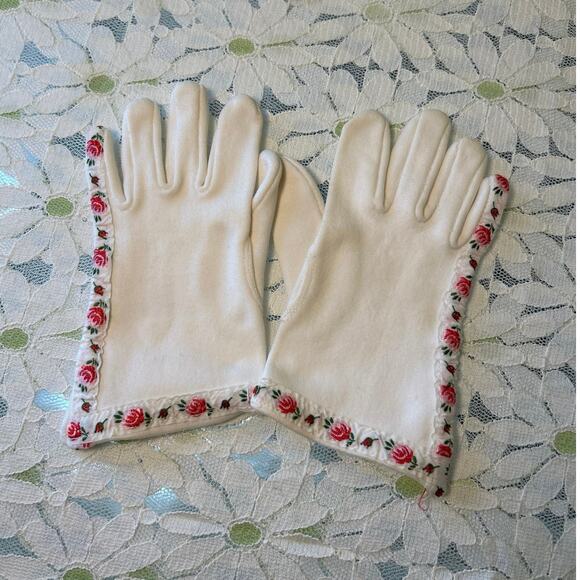 Vintage Nolan Children’s Wht Gloves Embroidered Roses, 3-5t, USA - Picture 2 of 6